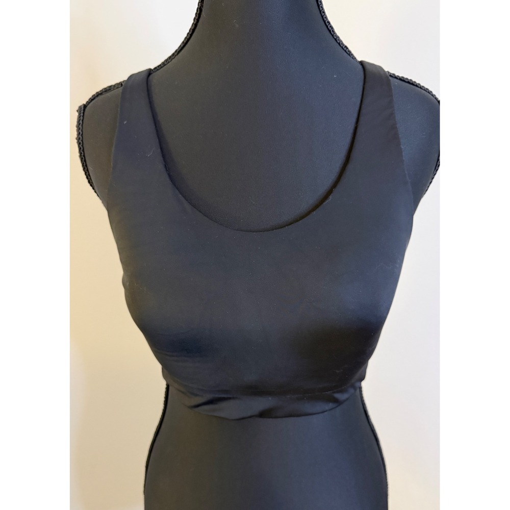 Athleta Black Mesh Back Adjustable Strap Sports Bra 34C Hook and Eye Closure